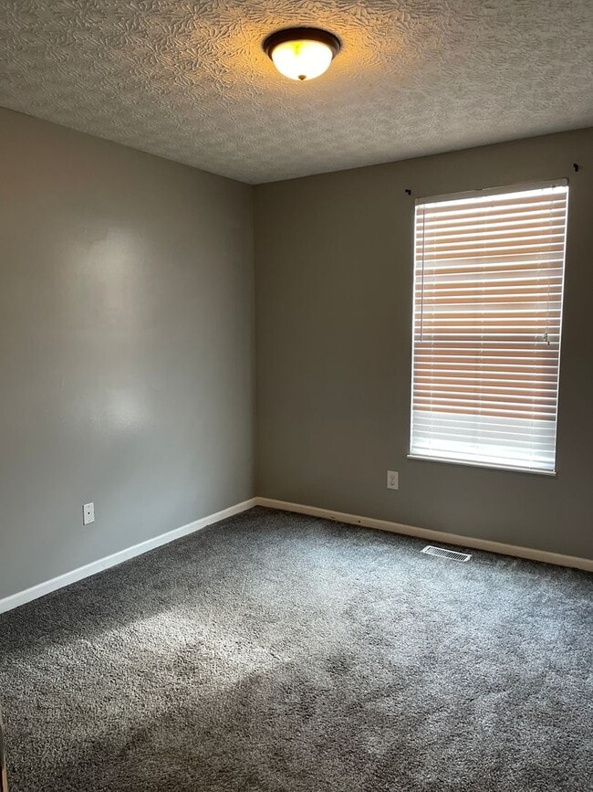 Building Photo - Introducing a stunning three-bedroom, two and a half bathroom home for rent in Columbus, OH!