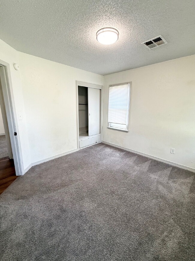 Building Photo - Bright & Spacious 3BR with Large Yard – Gr...