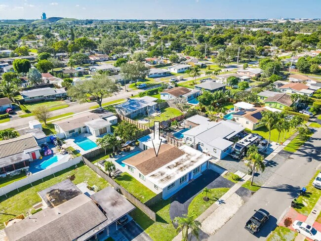 Building Photo - 3624 SW 22nd St