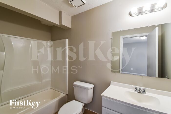 Building Photo - 6385 Kinston Park Dr