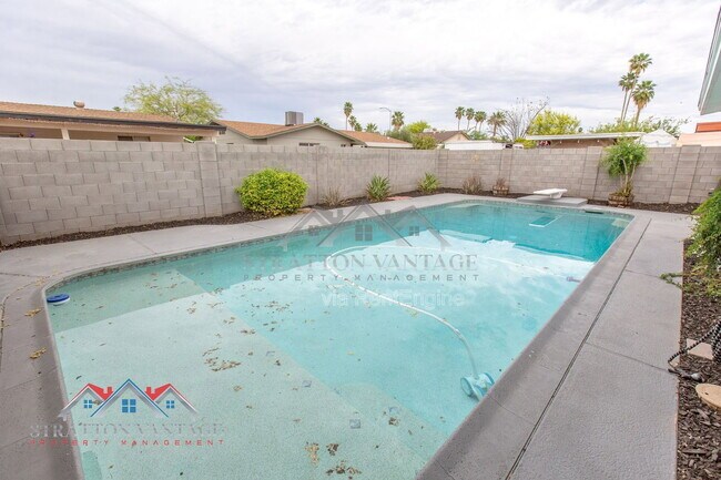 Building Photo - 2224 W Emelita Ave