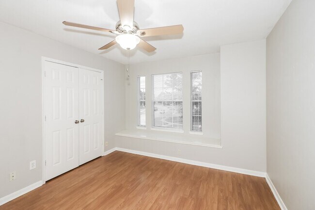 Building Photo - 8919 Green Ray Dr