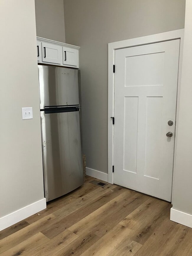 Building Photo - 1915 Poplar St