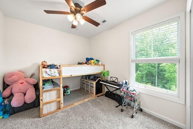Building Photo - 411 Hillside Dr