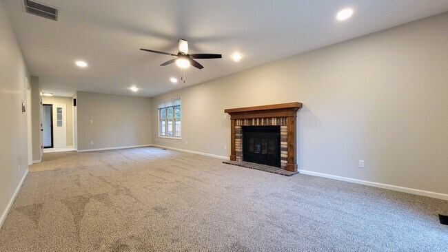 Building Photo - 1601 Coventry Dr