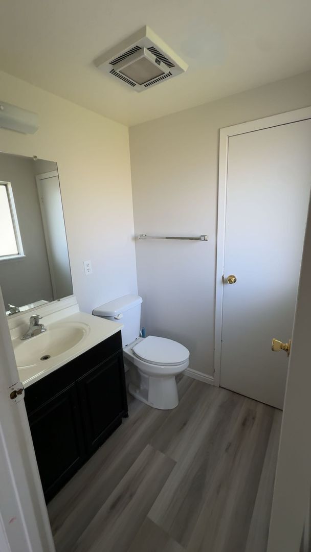 Building Photo - Cove Drive Comfort