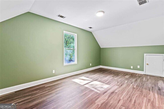 Building Photo - 930 Hall St NW