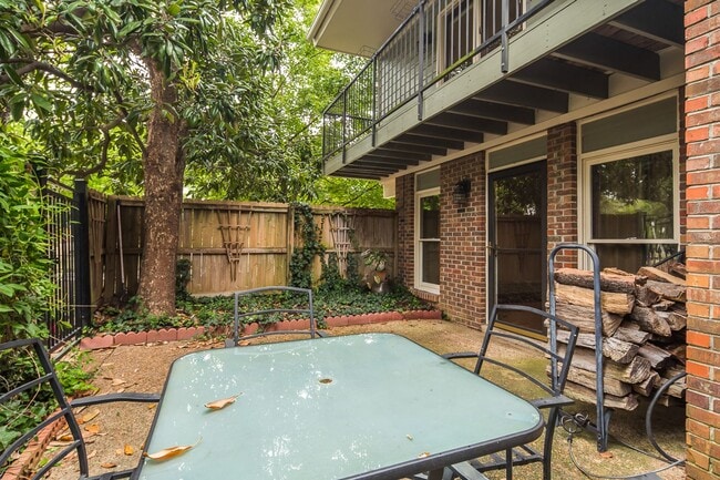 Building Photo - Fall Special - 1/2 off first month's rent!