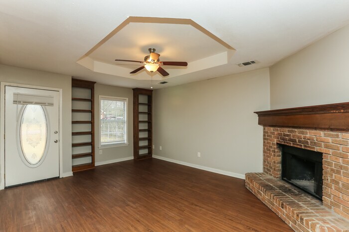 Building Photo - 1012 Red Oak Dr