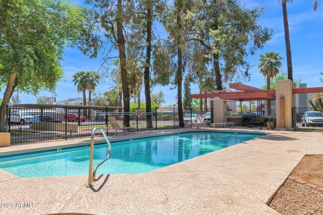 Building Photo - 5035 N 10th Pl