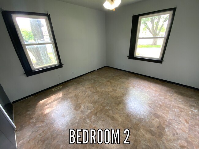 Building Photo - 1001 Glenwood Dr