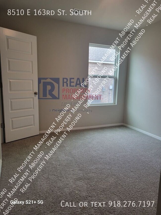 Building Photo - 8510 E 163rd St S