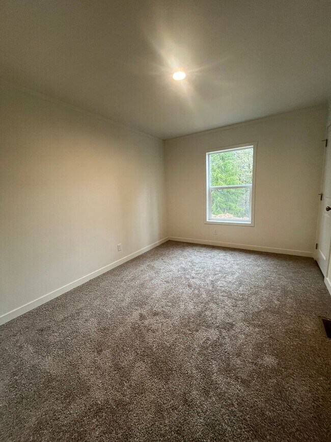 Building Photo - Nearly brand-new home!! 3-Bedroom 2-Bathroom Home