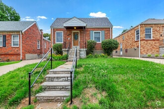 Building Photo - 7035 Plainview Ave