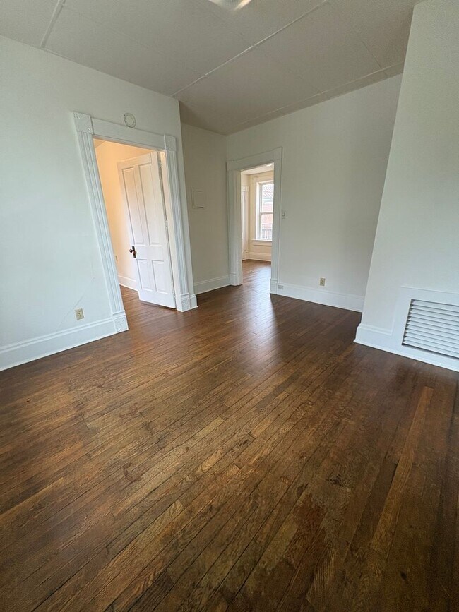 Building Photo - One Bedroom Apartment on the Northside