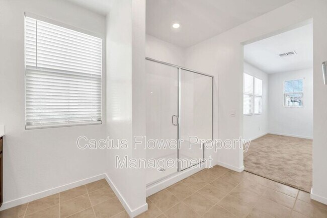 Building Photo - 9850 E Tamery Ave