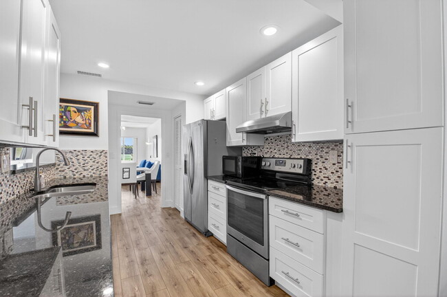Building Photo - 830 Greensward Ct