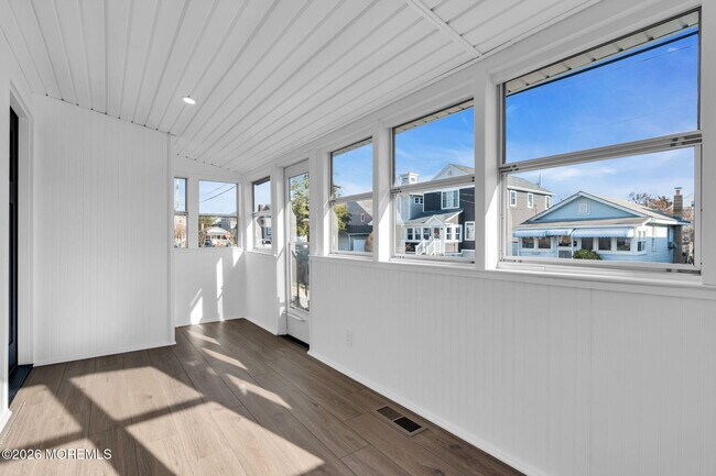 Building Photo - 1807-1809 Laurel Terrace