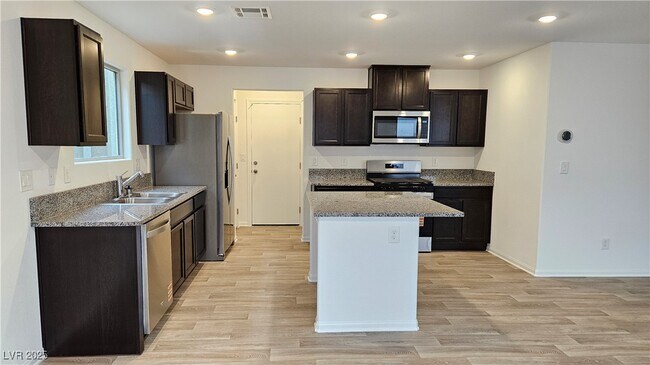 Building Photo - 6071 Swift Lariat St