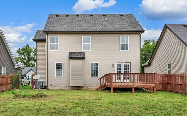 Building Photo - Wonderful 2-story home close to Ft. Campbell