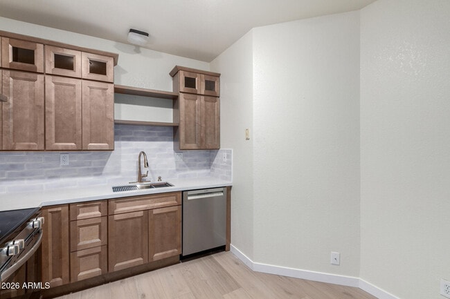 Building Photo - 1126 W Elliot Rd