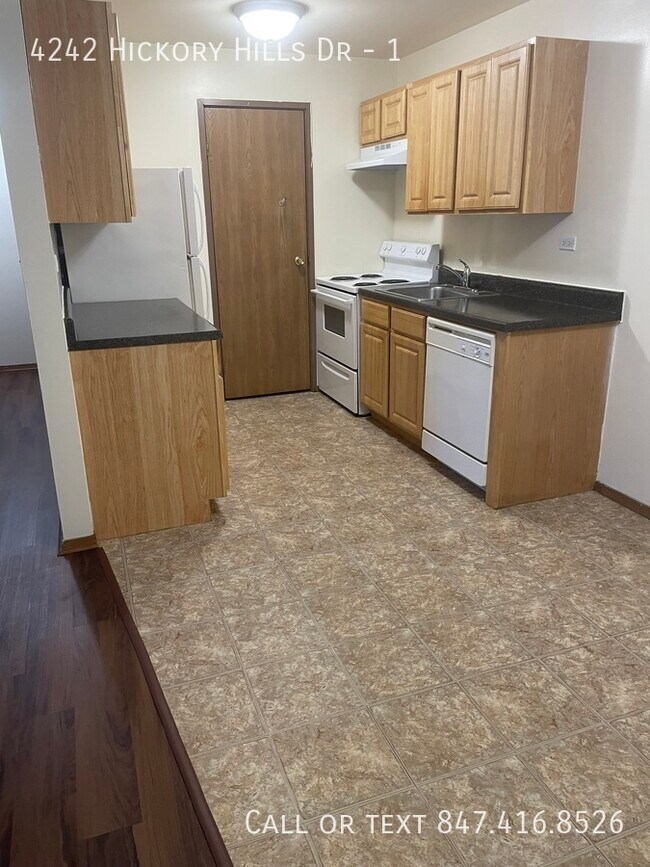 Building Photo - 4242 Hickory Hills Dr