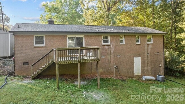 Building Photo - 4800 Maplecrest Dr
