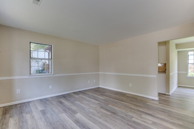 Building Photo - 732 Galahad Dr