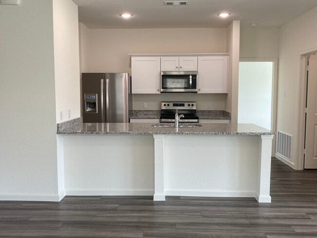Building Photo - 778 Yorkshire Dr