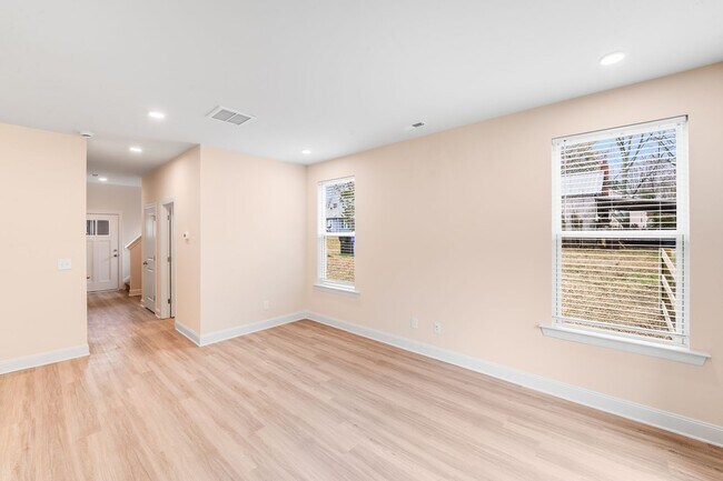 Building Photo - 645 Brookwood St