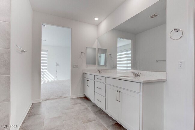 Building Photo - 10269 Lofty Knl St