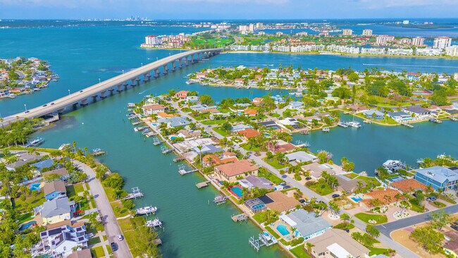 Building Photo - 2910 Alton Dr