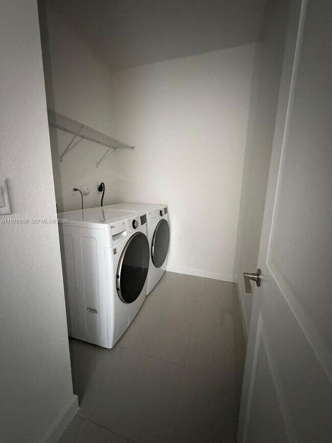 Building Photo - 2638 SE 9th St