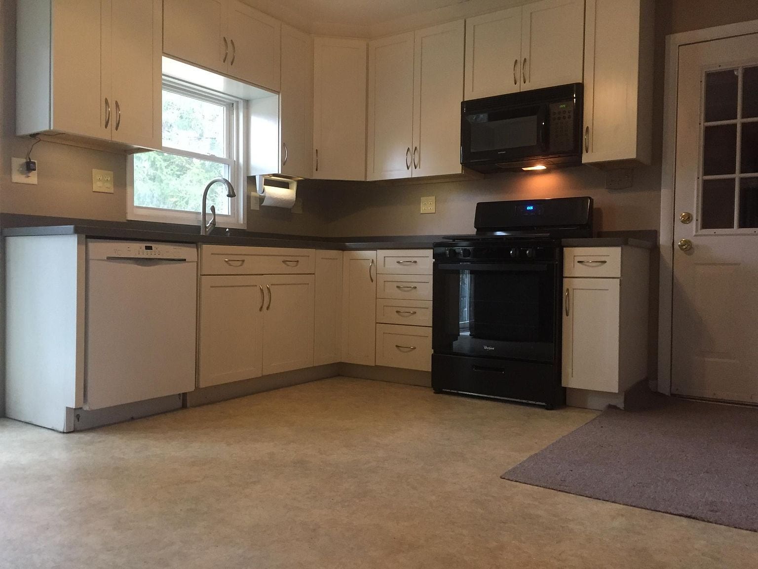 Building Photo - 31 Perimeter Rd