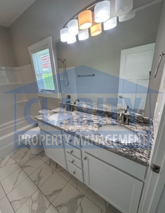Building Photo - Charming 3-bedroom home!