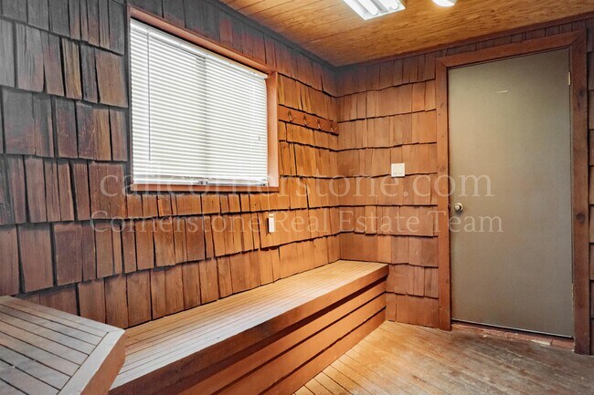Building Photo - 3427 Clubheights Dr