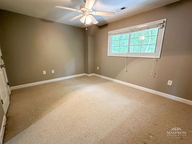 Building Photo - 1215 Green Oaks Ln
