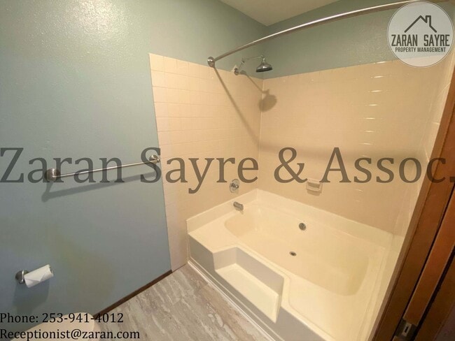 Building Photo - 428 - Spectacular Townhouse with Ultimate Privacy