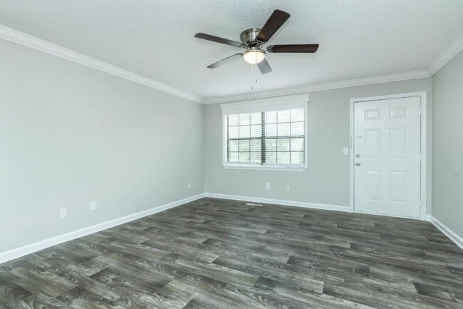 Building Photo - Move In Special: $300 OFF Rent + NO Admin Fee + 1/2 OFF Deposit