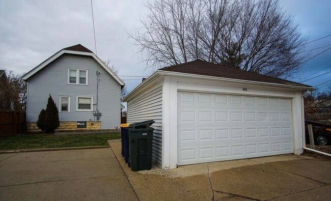 Building Photo - 6029 W Mitchell St