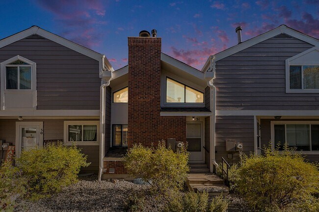 Building Photo - Loft Style Townhouse Available in Arvada!