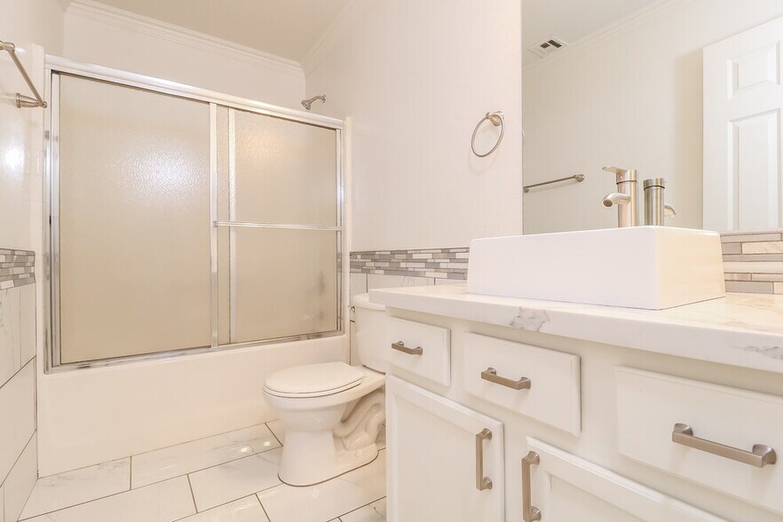 Building Photo - 3710 W Dunbar Dr