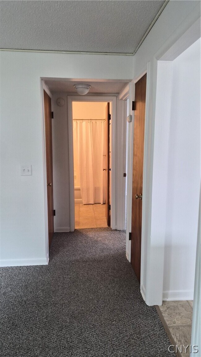 Building Photo - 326 Draper Ave
