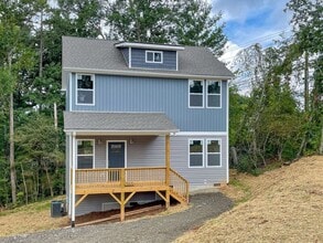 Building Photo - 5 Lofty Vw