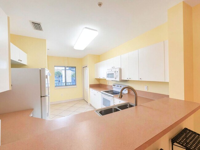 Building Photo - AVAILABLE NOW! Top-Floor Condo | Gated Community | Preserve Views | Water, Sewer & Cable Included