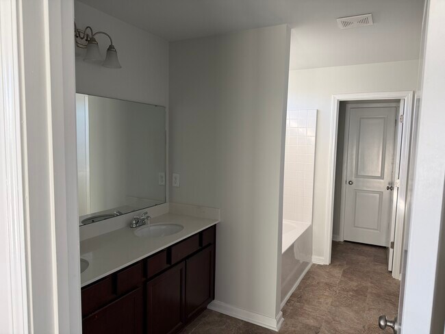 Building Photo - 212 Windfall Rd