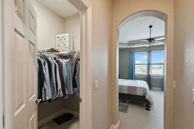 Building Photo - 6841 Bushnell Dr