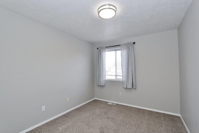 Building Photo - 11847 W Lewisburg Ct