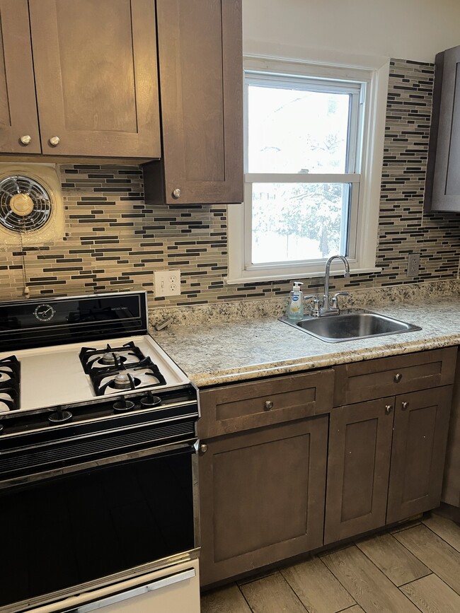 Building Photo - 117 Briarwood Dr