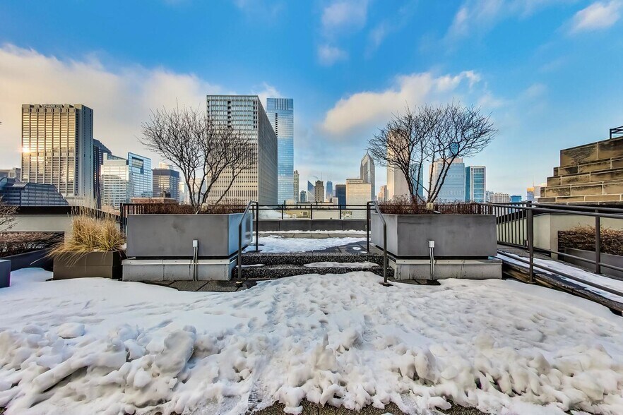 Building Photo - 310 S Michigan Ave